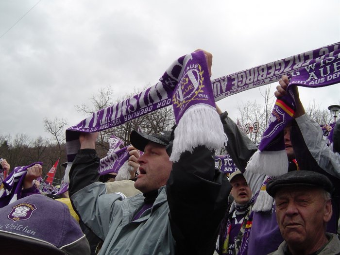 07 zwei gekreuzte Hämmer