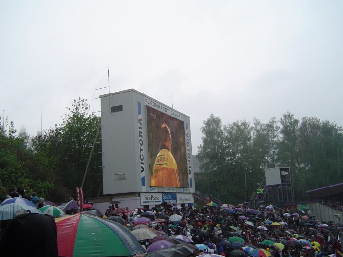 36 16.48 Uhr Pacult kotzt