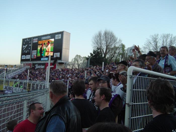 12 voller Gästeblock