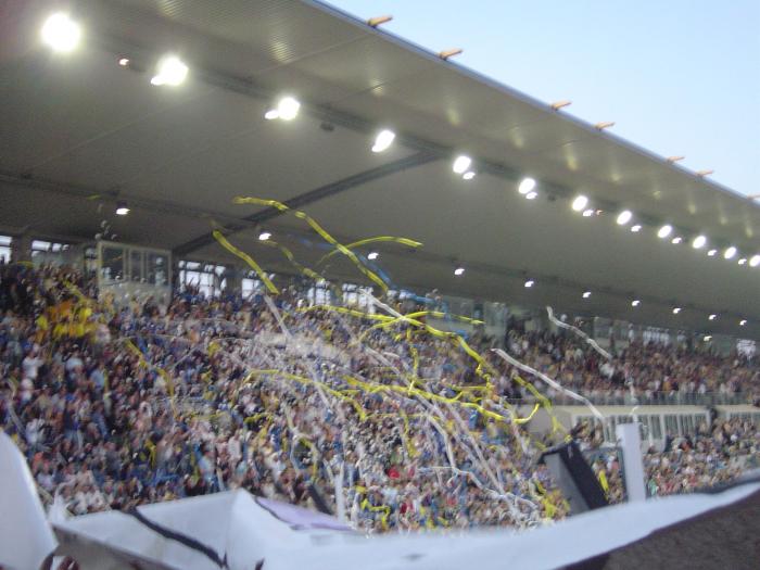 18 Stimmung Haupttribüne