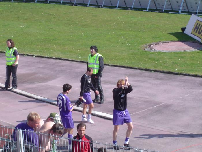 35 hängende Köpfe 2