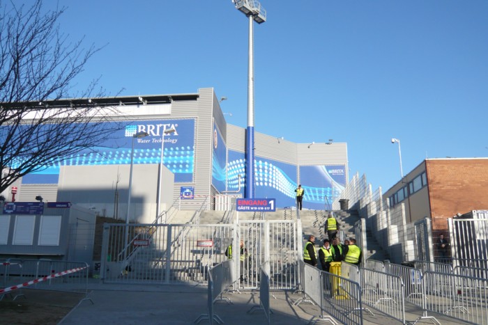 BS06 Wehen Gästeeingang Brita Arena