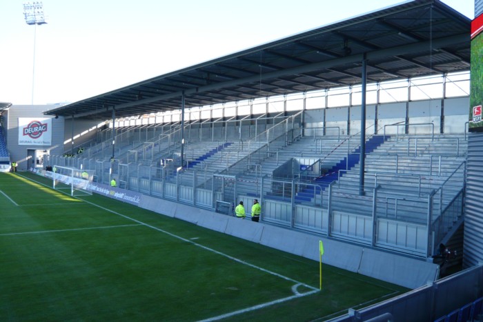 BS07 Wehen Blick auf die Gästestehplätze