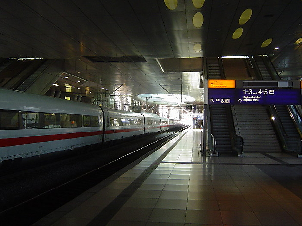 04 FFM Flughafen-Bahnhof