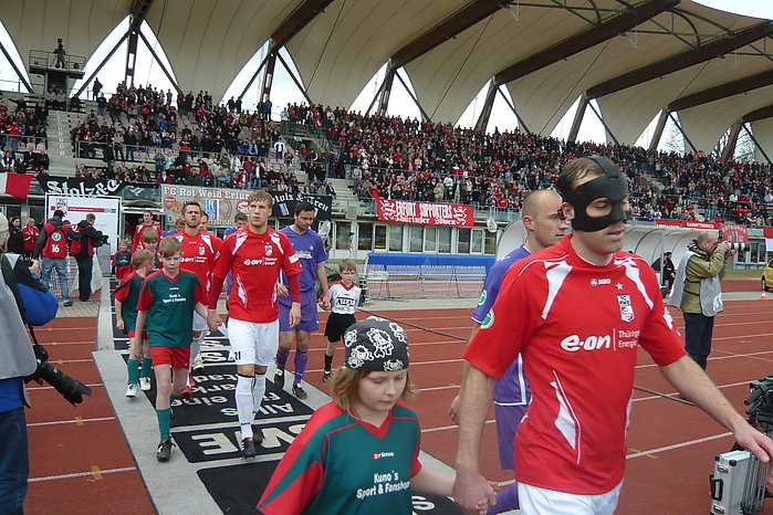 Maskenmann Pohl sieht Gelb-Rot (58.)