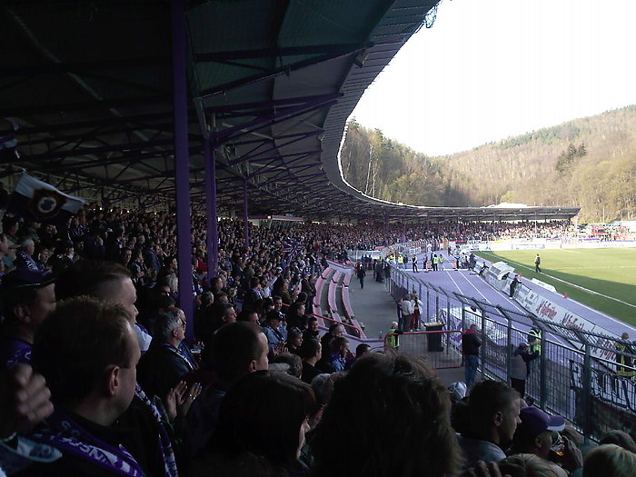 Tribüne gut besucht