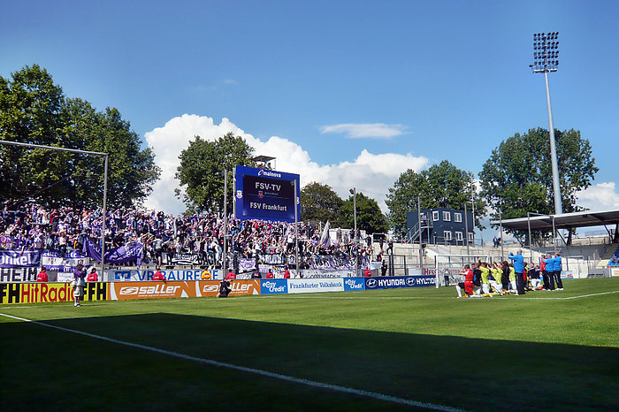 108 gekreuzte Hämmer nach dem Spiel