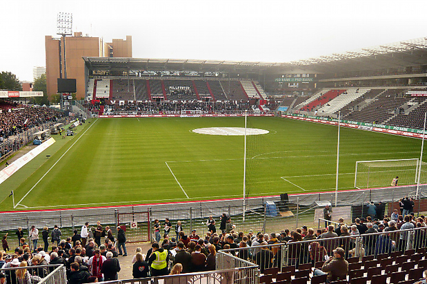 01 Blick von der Nordtribüehne vor dem Spiel