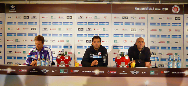 14 Pressekonferenz bei St. Pauli
