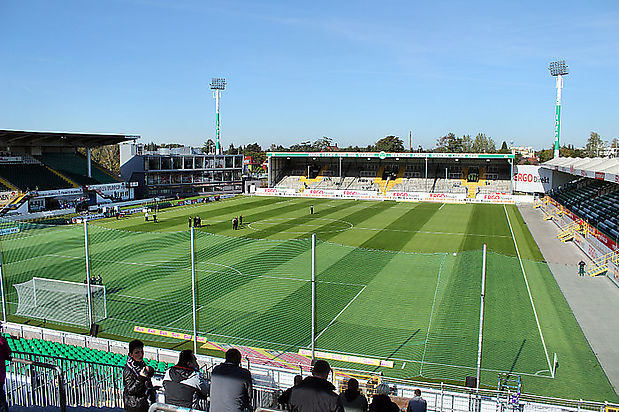 1. Blick aus dem Gäste-Stehplatzblock vor dem Spiel