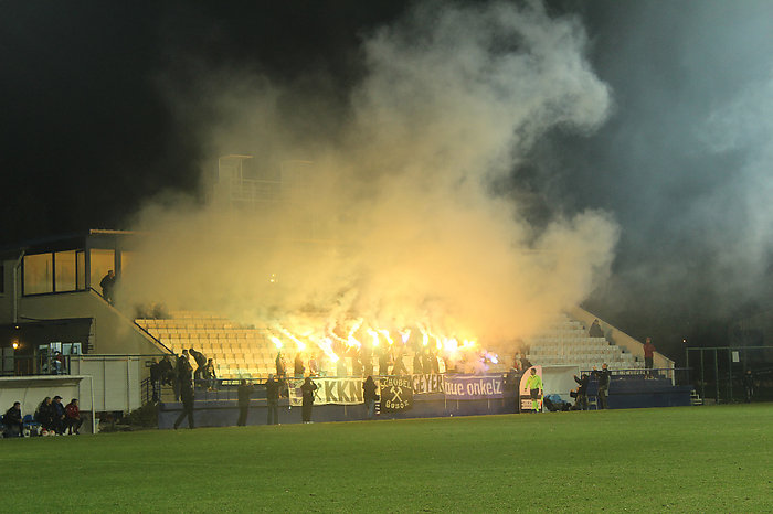 70.Bengaloshow der Aue Fans in der 80.Minute gegen babelsberg