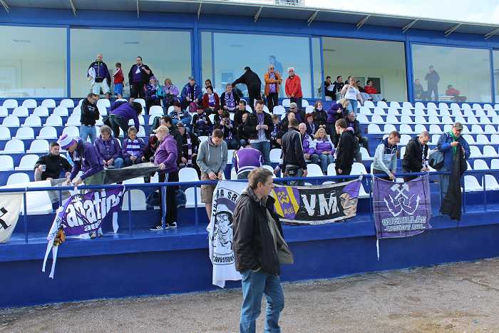 Plätze einnehmen zum 2. Testspiel gegen Krakow