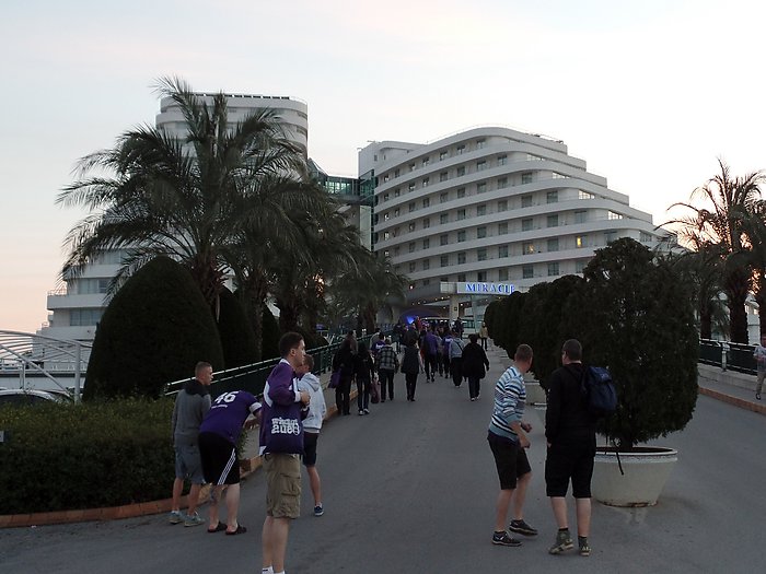 357-Rückkehr vom 2. Testspiel ins heimische Miracle Hotel.