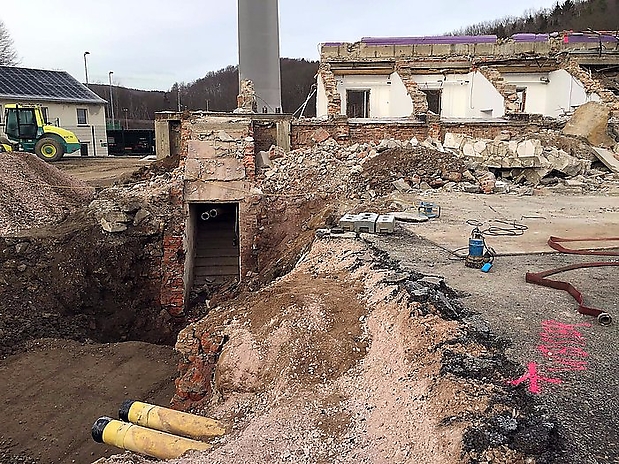 9.1.2016 Die neue Anbindung der Rasenheizung quert den alten, im Jahr 1956 erbauten, Spielertunnel. Aus diesem Grund und auch wegen der neuen Tribünenkonstruktion wurde dieser abgebrochen. Foto: Grasser
