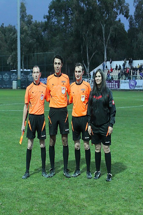 29. Schiedsrichter Kollektiv nach dem Bremen Spiel