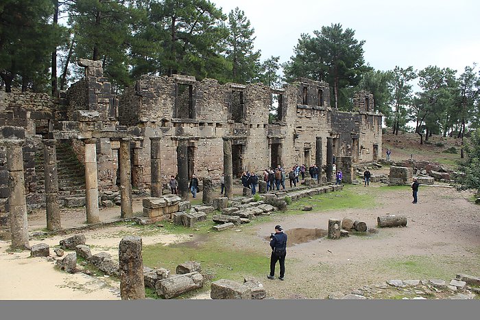 36. in der vergessenen Stadt Lyrbe