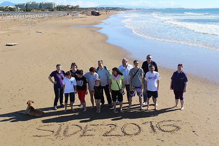64. Gruppenbild am Strand