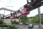 Schwebebahn im Hintergrund das Stadion am Zoo